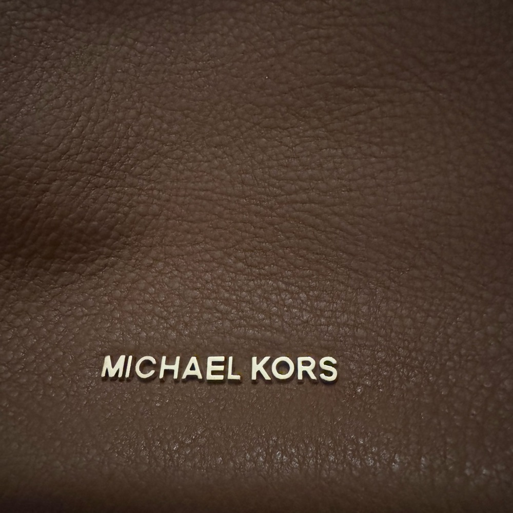 Michael Kors Chocolate Brown Leather Hobo Bag – Classic Everyday Shoulder Bag - Picture 4 of 9